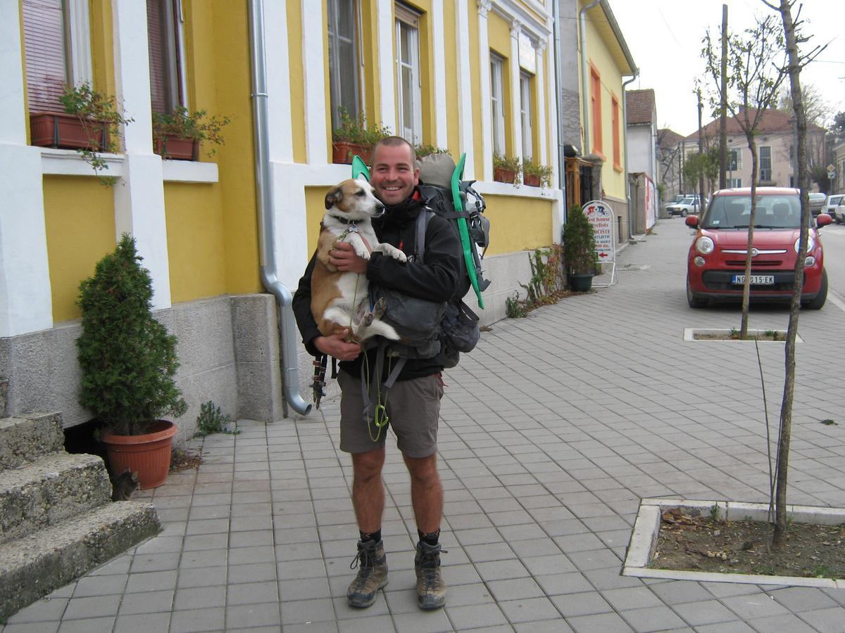 Hotel Base For Adventurers - Urban Guerrilla Negotin Exterior foto