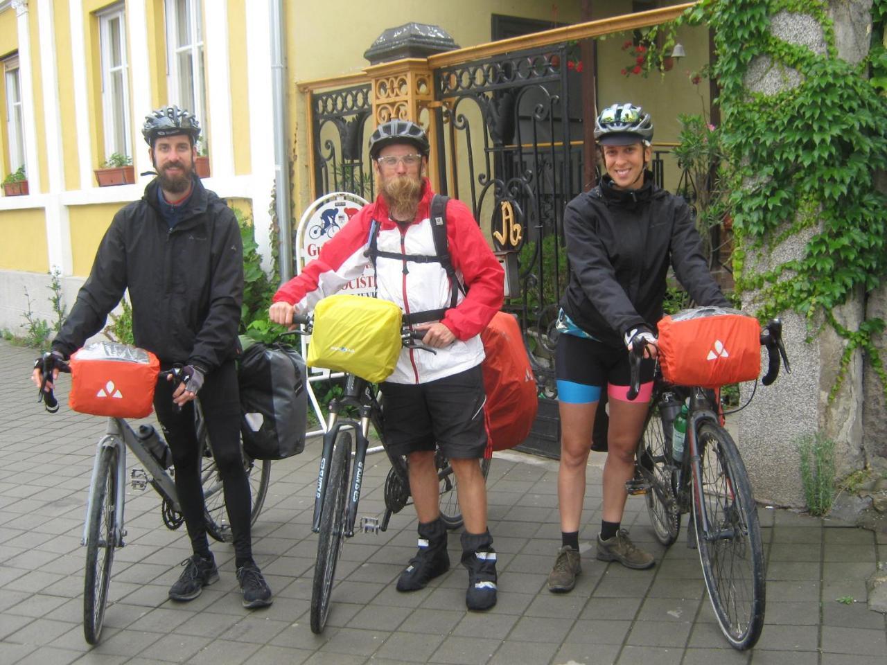 Hotel Base For Adventurers - Urban Guerrilla Negotin Exterior foto